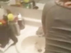 প্রসাব করা, গুদে জোর চুদাচুদি হাত ঢোকানর